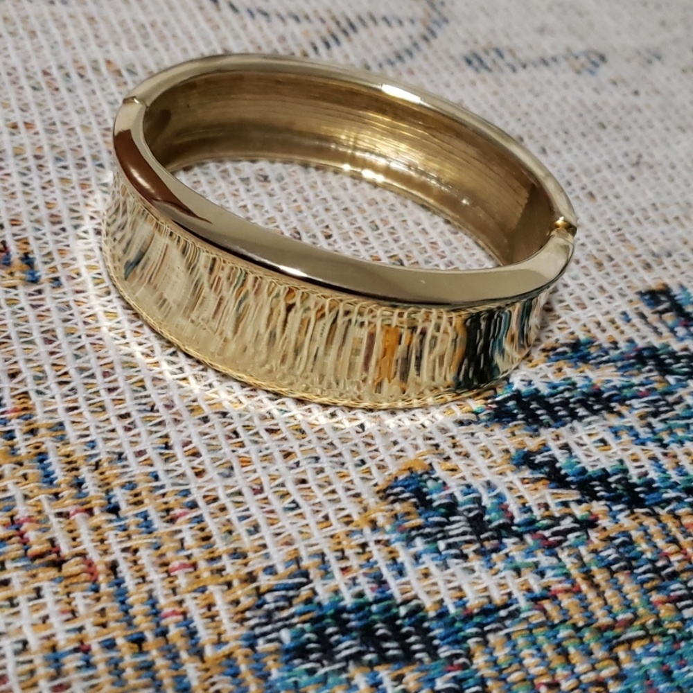 Gold bangle